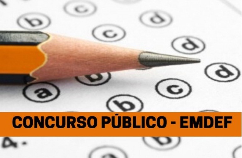 Foto de um lápis sobre uma mesa. Acesse informações sobre os concursos públicos da EMDEF