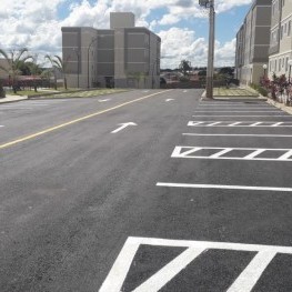 Na foto, sinalização de solo recém efetuada pela EMDEF
