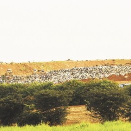 Na foto, imagem panorâmica do aterro sanitário gerenciado pela EMDEF