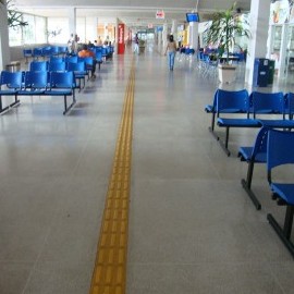 Na foto, destaque para a quantidade de assentos destinados aos usuários.